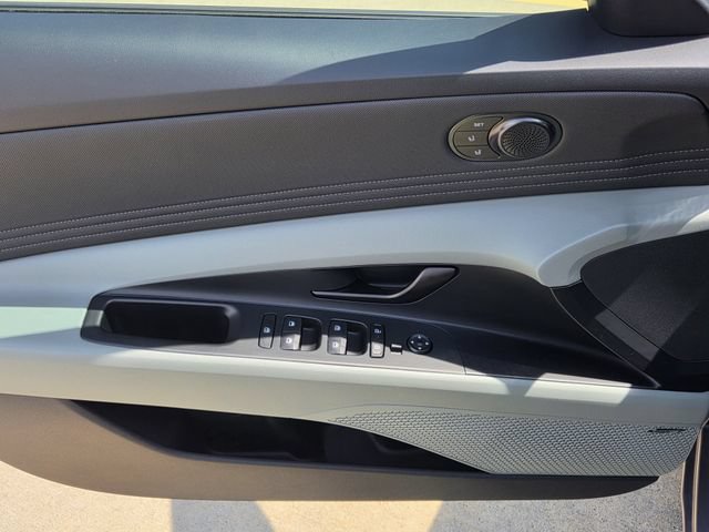 Used 2025 Hyundai Elantra Limited FWD image 41