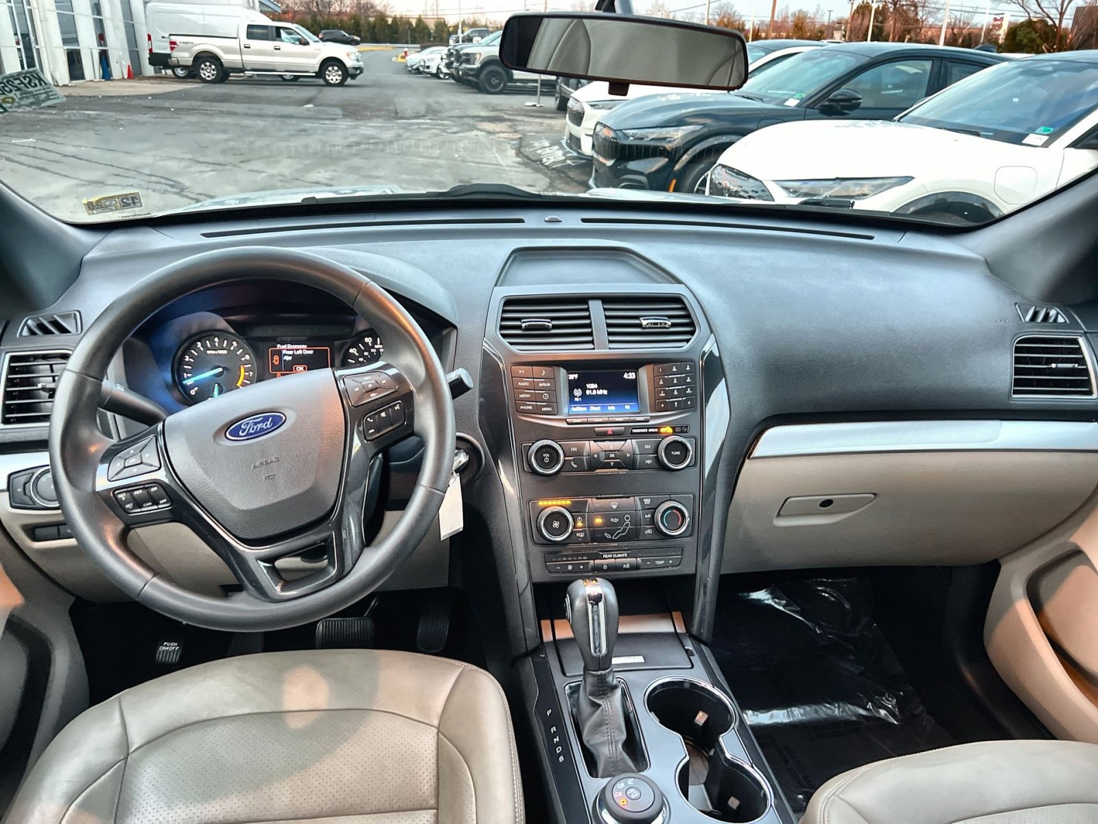 Certified 2019 Ford Explorer 4WD w/ Class III Trailer Tow Package image 22