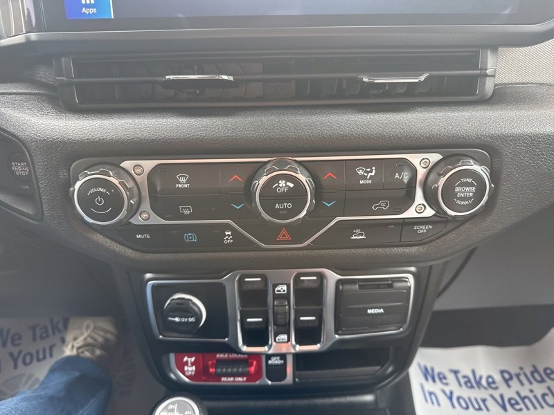 Used 2024 Jeep Wrangler Unlimited image 35