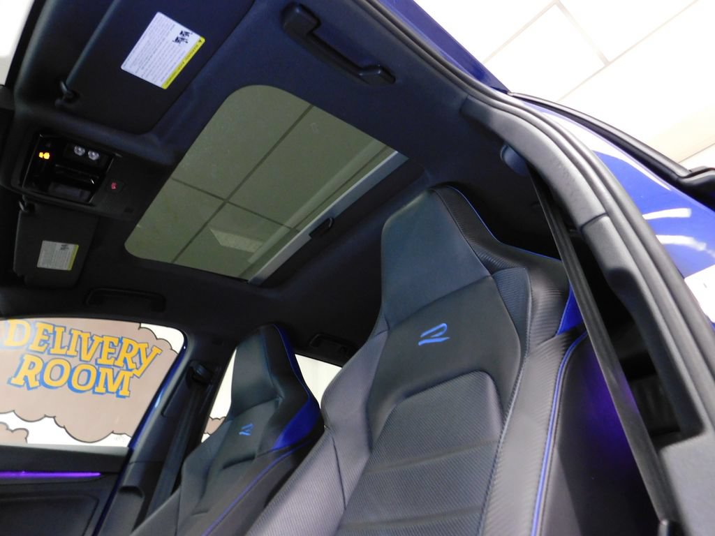 Used 2022 Volkswagen Golf R AWD/4WD image 38