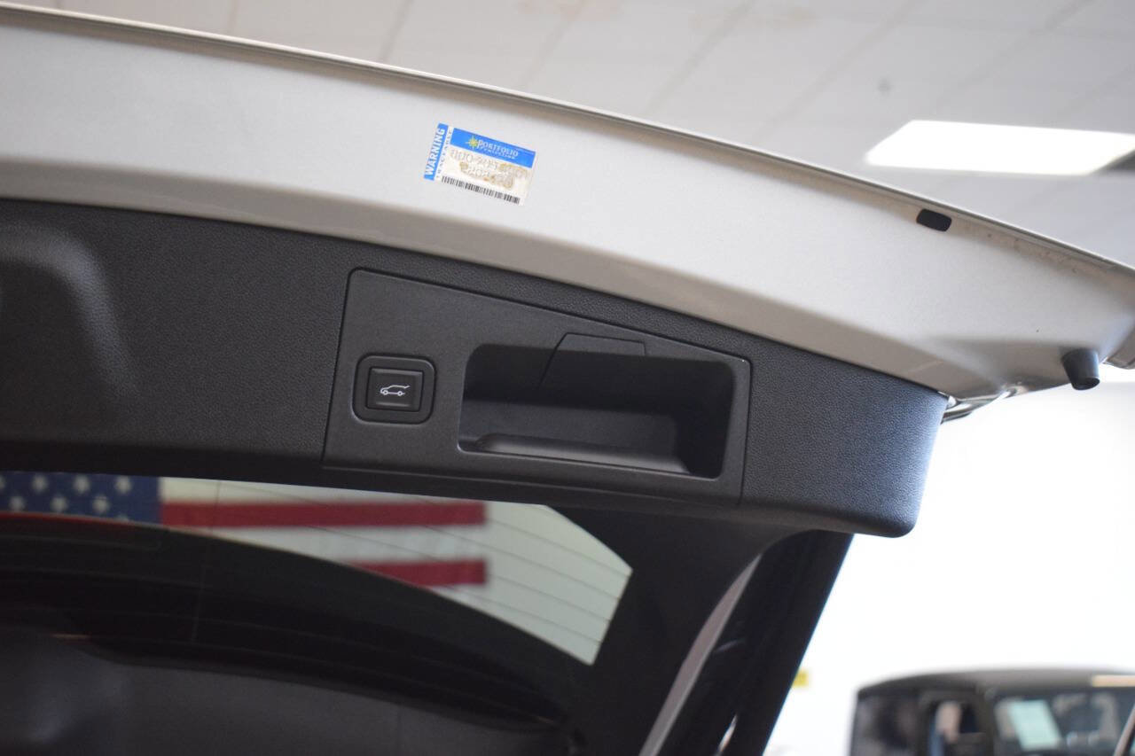 Used 2020 Cadillac XT4 Premium Luxury FWD image 19