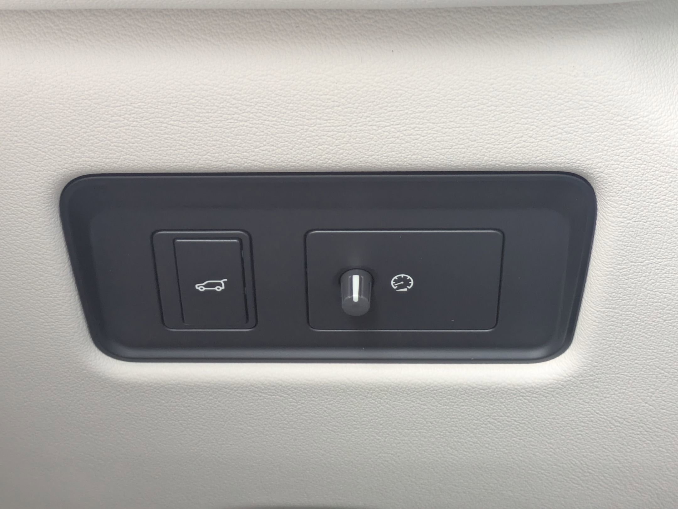 New 2026 Jaguar F-PACE R-Dynamic S image 18