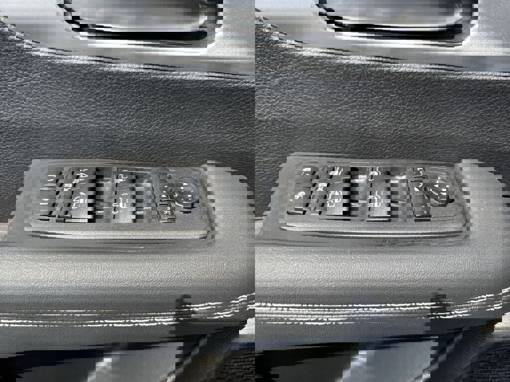 New 2026 Chrysler Pacifica Limited image 14