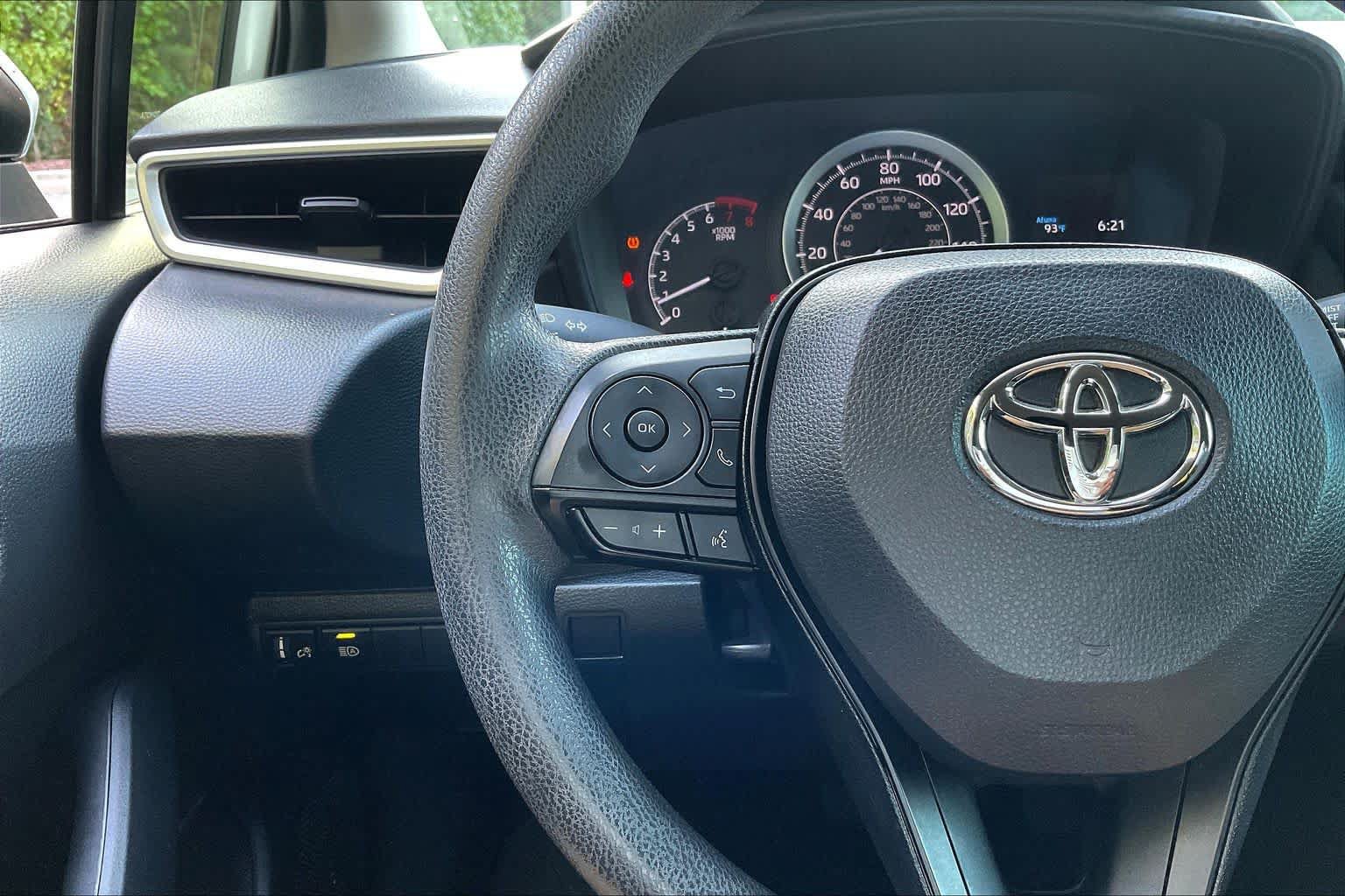 Used 2022 Toyota Corolla LE FWD image 23