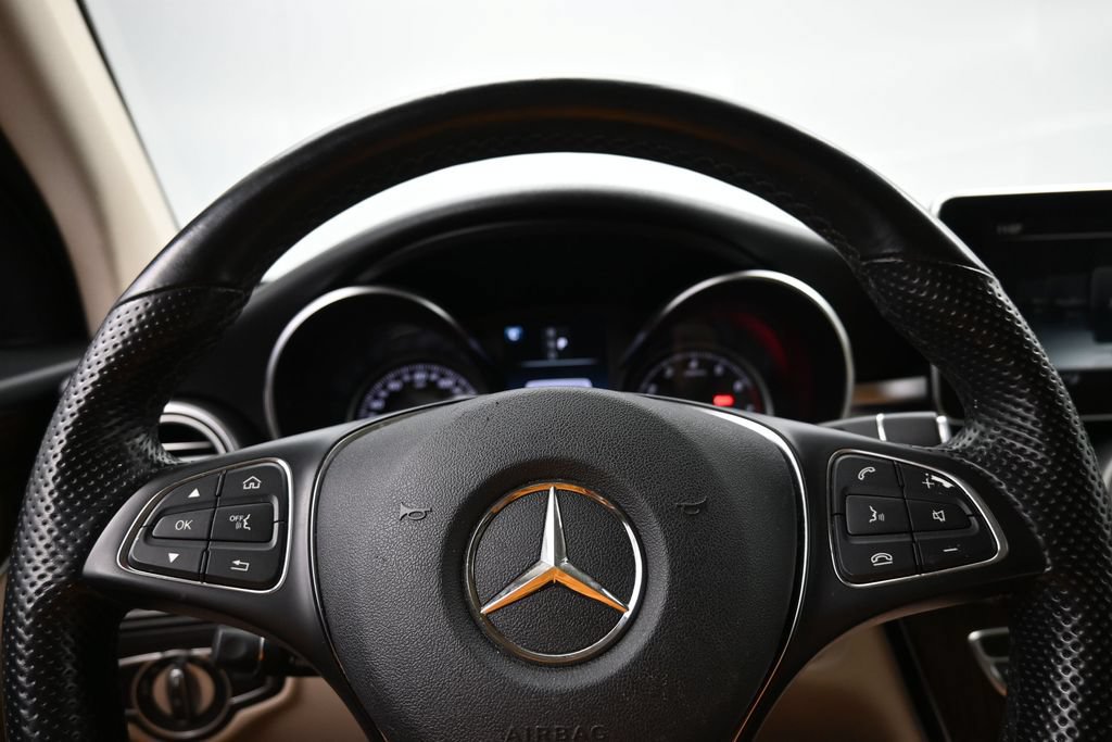 Used 2019 Mercedes-Benz GLC 300 4MATIC image 13