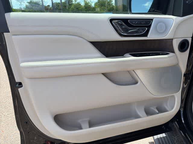Used 2020 Lincoln Navigator L Reserve w/ Luxury Package AWD/4WD image 26