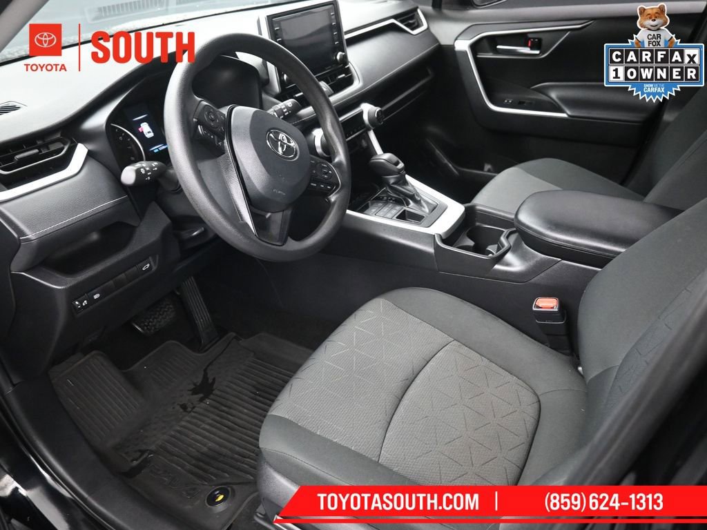 Used 2021 Toyota RAV4 XLE w/ Convenience Package image 9