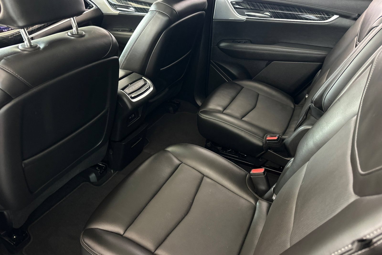 Used 2024 Cadillac XT6 Premium Luxury w/ Technology Package FWD image 14