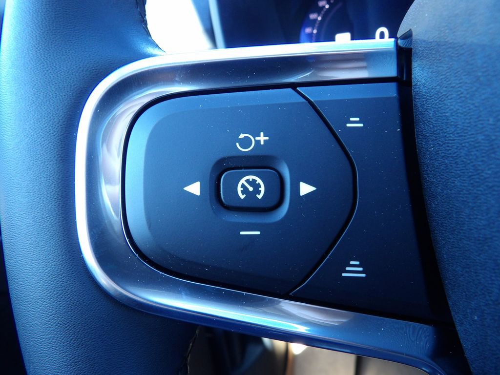 New 2026 Volvo XC40 B4 Core w/ Climate Package image 15