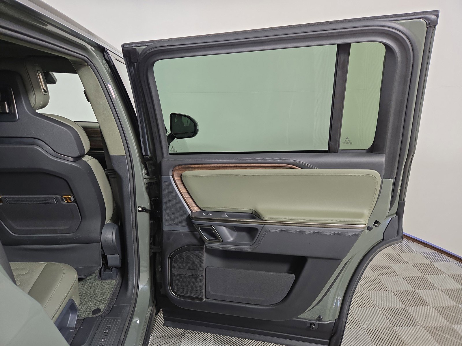 Used 2022 Rivian R1S Launch Edition image 19