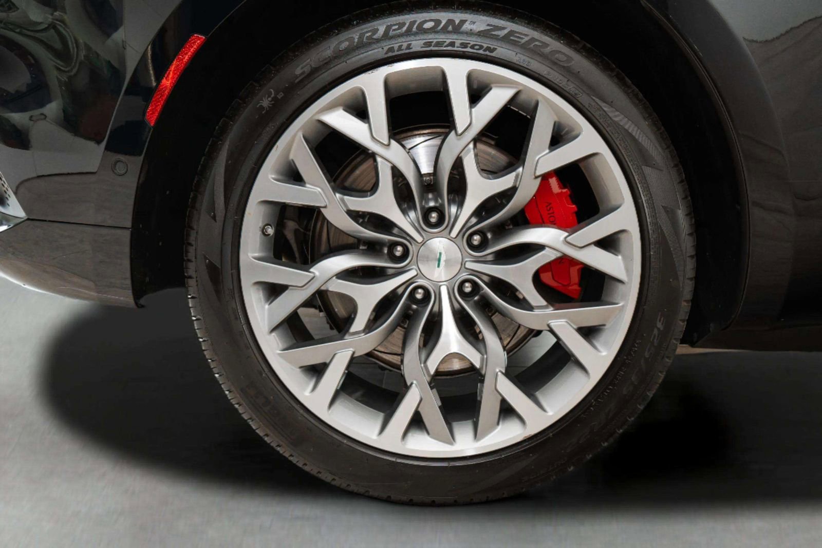 Used 2023 Aston Martin DBX AWD/4WD image 54