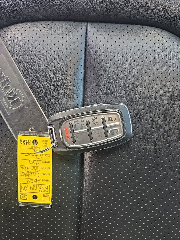 Used 2024 Chrysler Pacifica Touring-L image 38