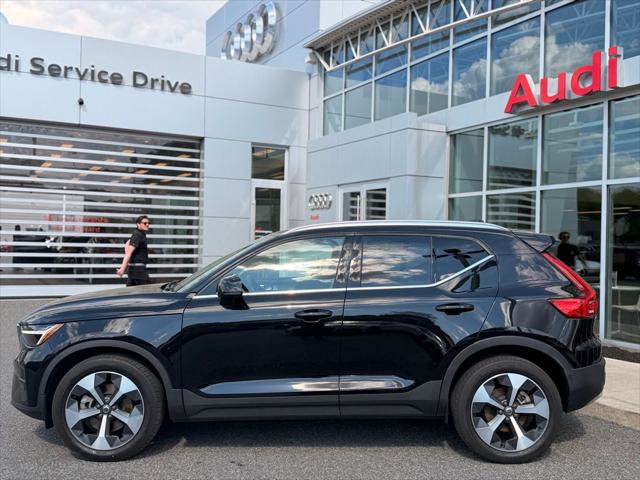 Used 2023 Volvo XC40 B5 Plus w/ Protection Package Premier AWD/4WD image 3
