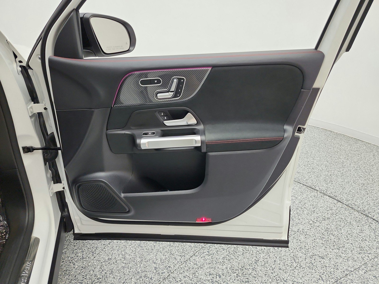 Used 2021 Mercedes-Benz GLB 250 image 19