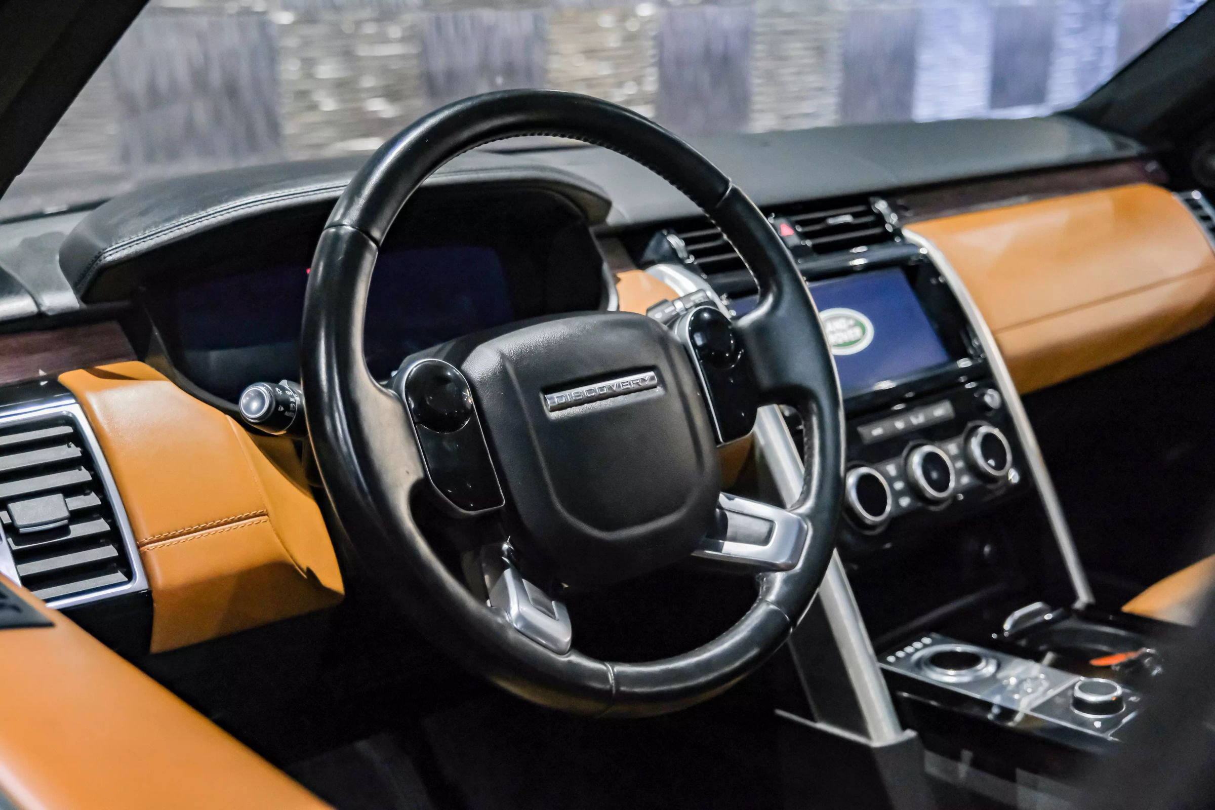 Used 2019 Land Rover Discovery HSE Luxury image 14