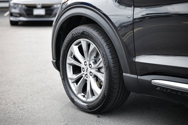 Used 2022 Ford Explorer Limited w/ Equipment Group 301A image 5