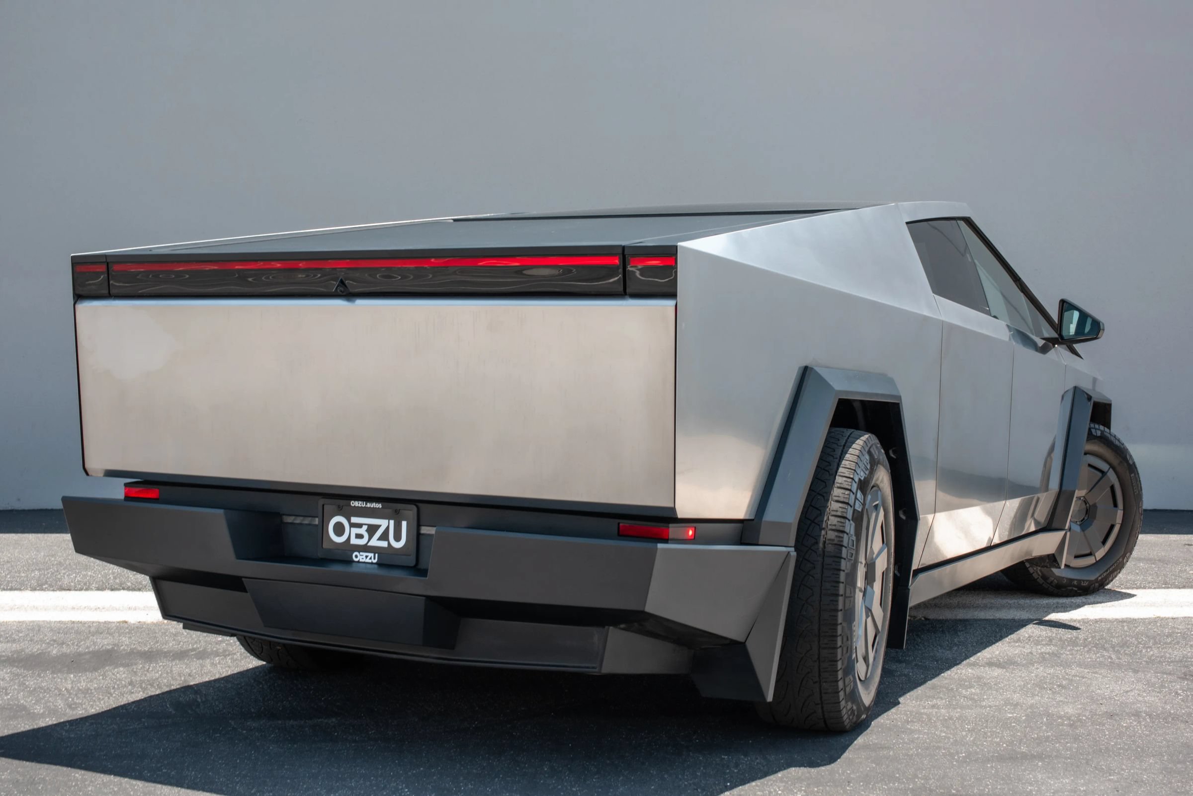 Used 2025 Tesla Cybertruck AWD Crew Cab image 27