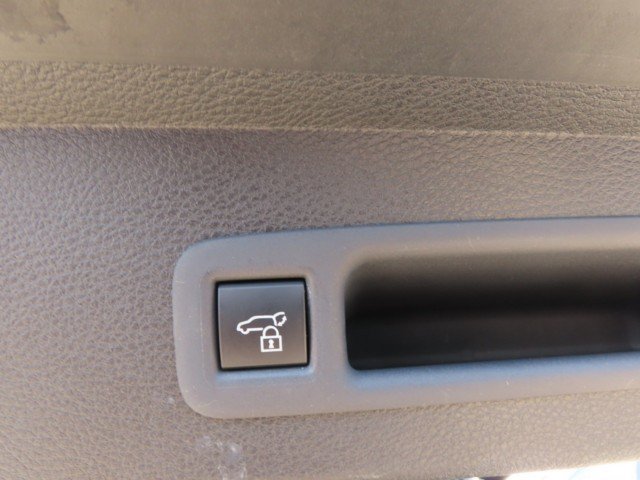 Used 2025 Toyota Sienna XLE FWD image 13