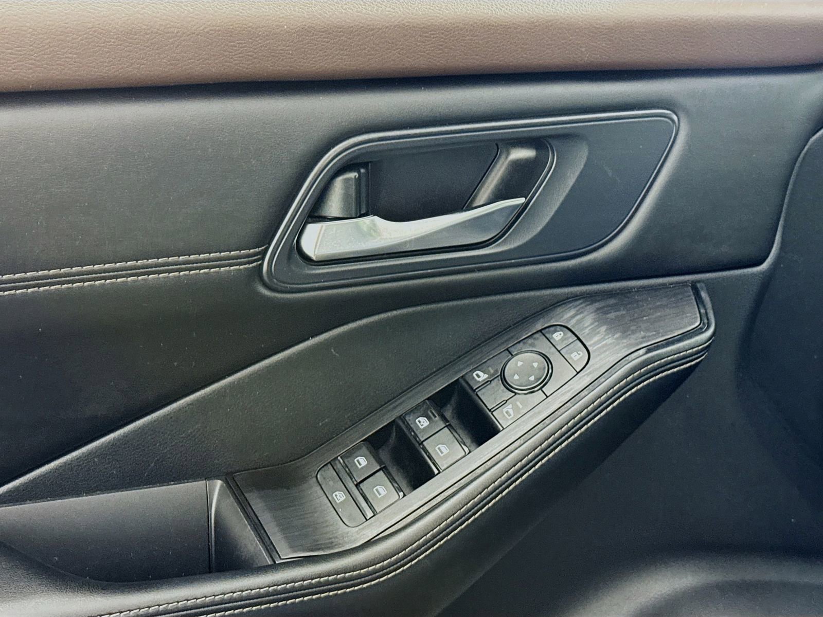 Used 2022 Nissan Rogue SV w/ SV Premium Package image 13