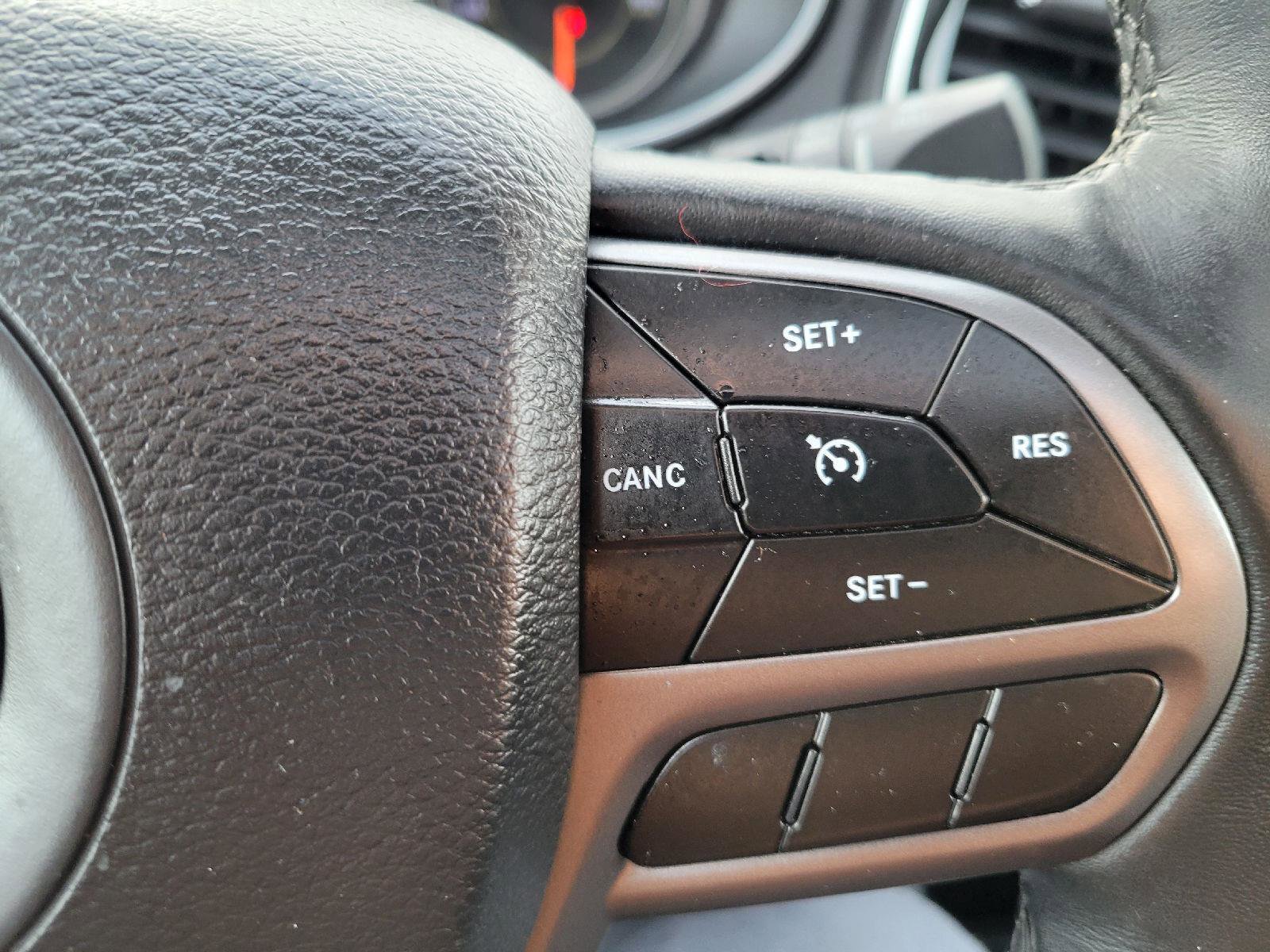 Used 2019 Jeep Cherokee Limited image 18