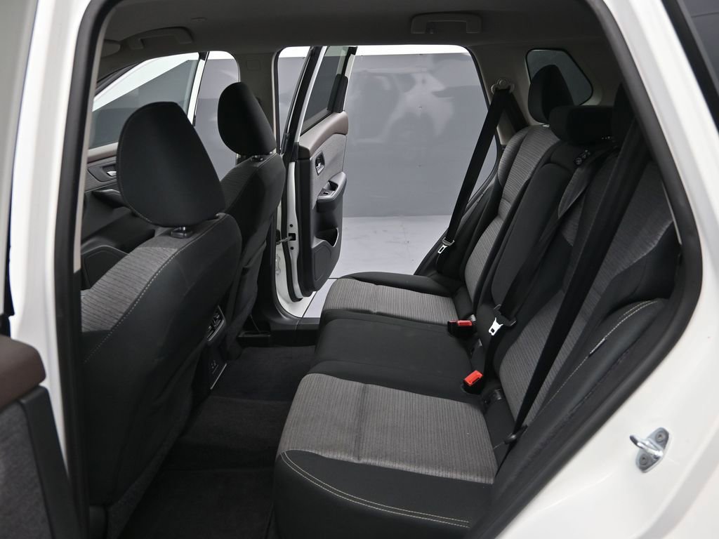 Used 2022 Nissan Rogue SV image 16