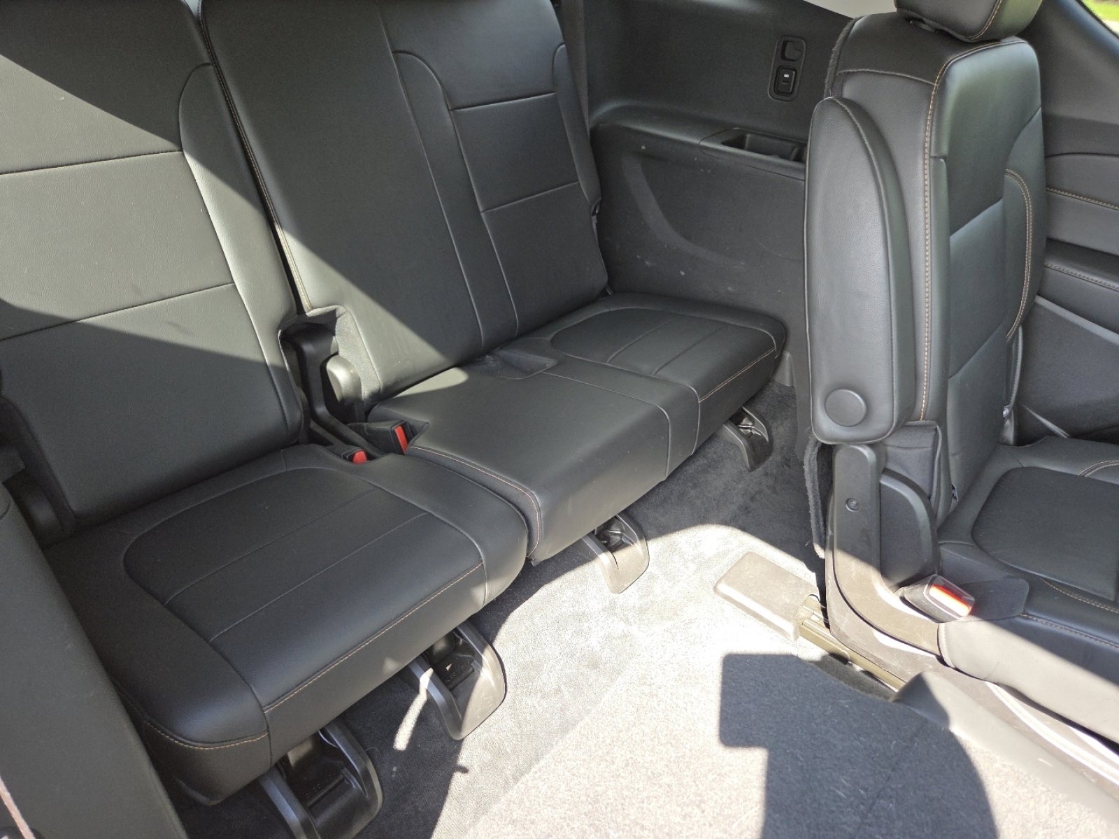 Used 2021 Chevrolet Traverse LT FWD image 24