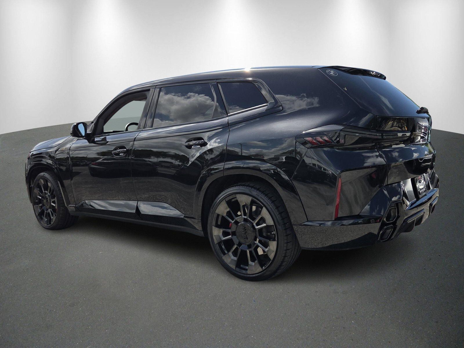 Used 2023 BMW XM w/ M Driver's Package image 5