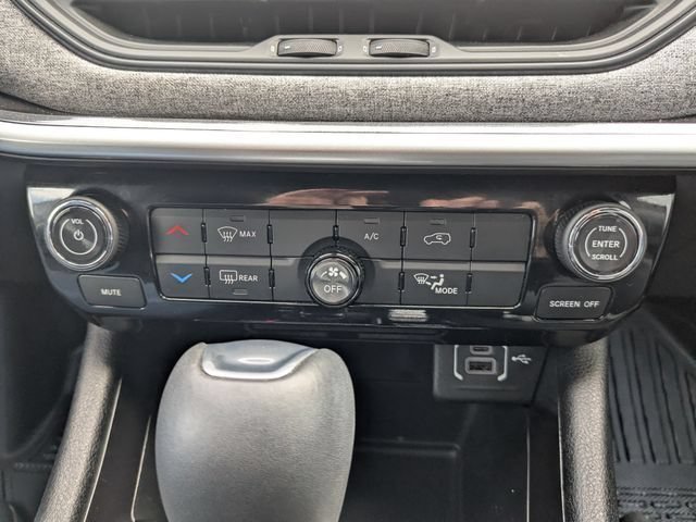 Used 2024 Jeep Compass Latitude AWD/4WD image 3