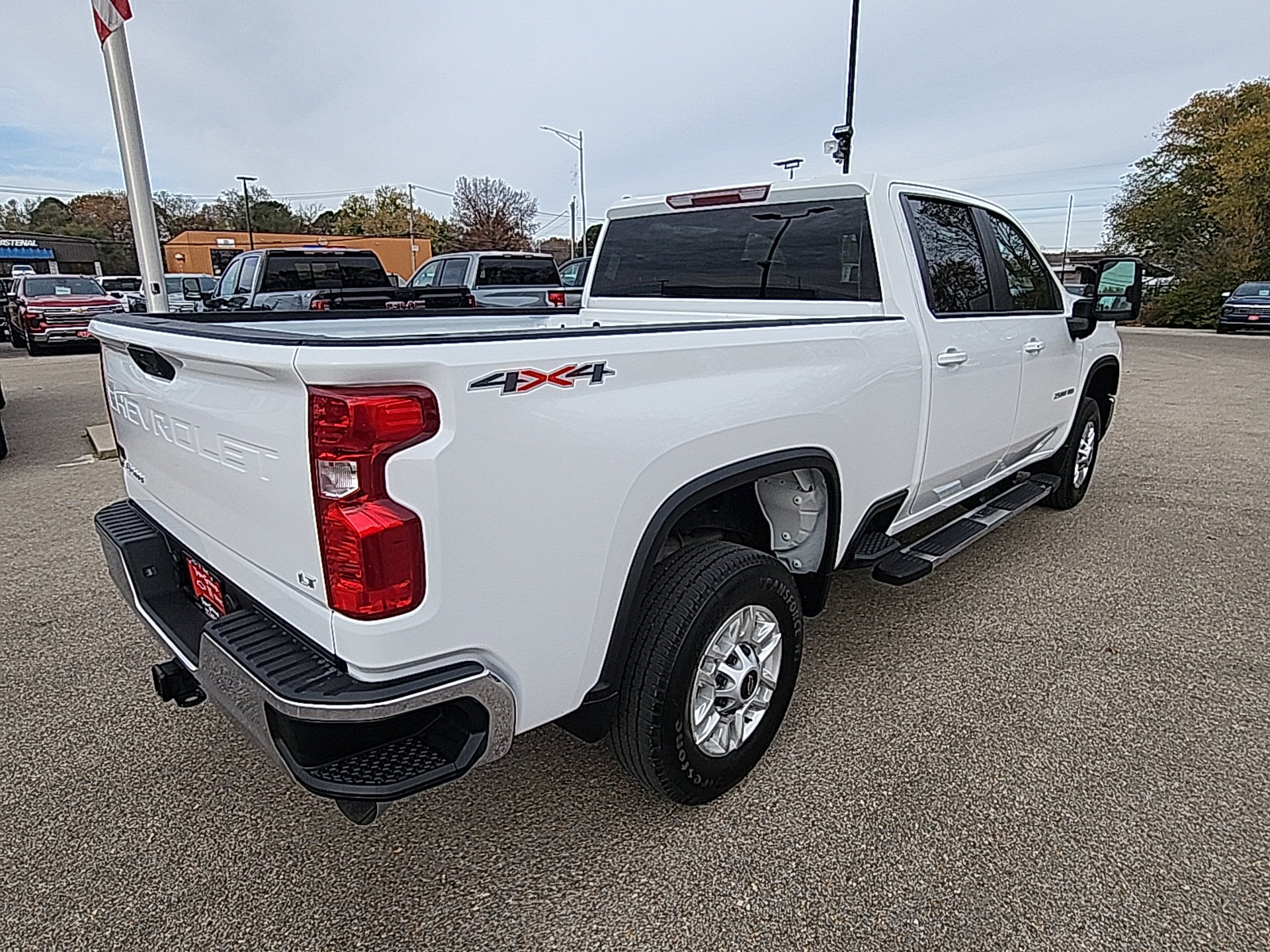 Used 2025 Chevrolet Silverado 2500 LT w/ Convenience Package image 9