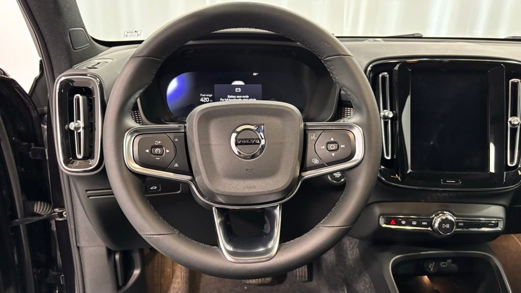 Certified 2025 Volvo XC40 B5 Plus image 16
