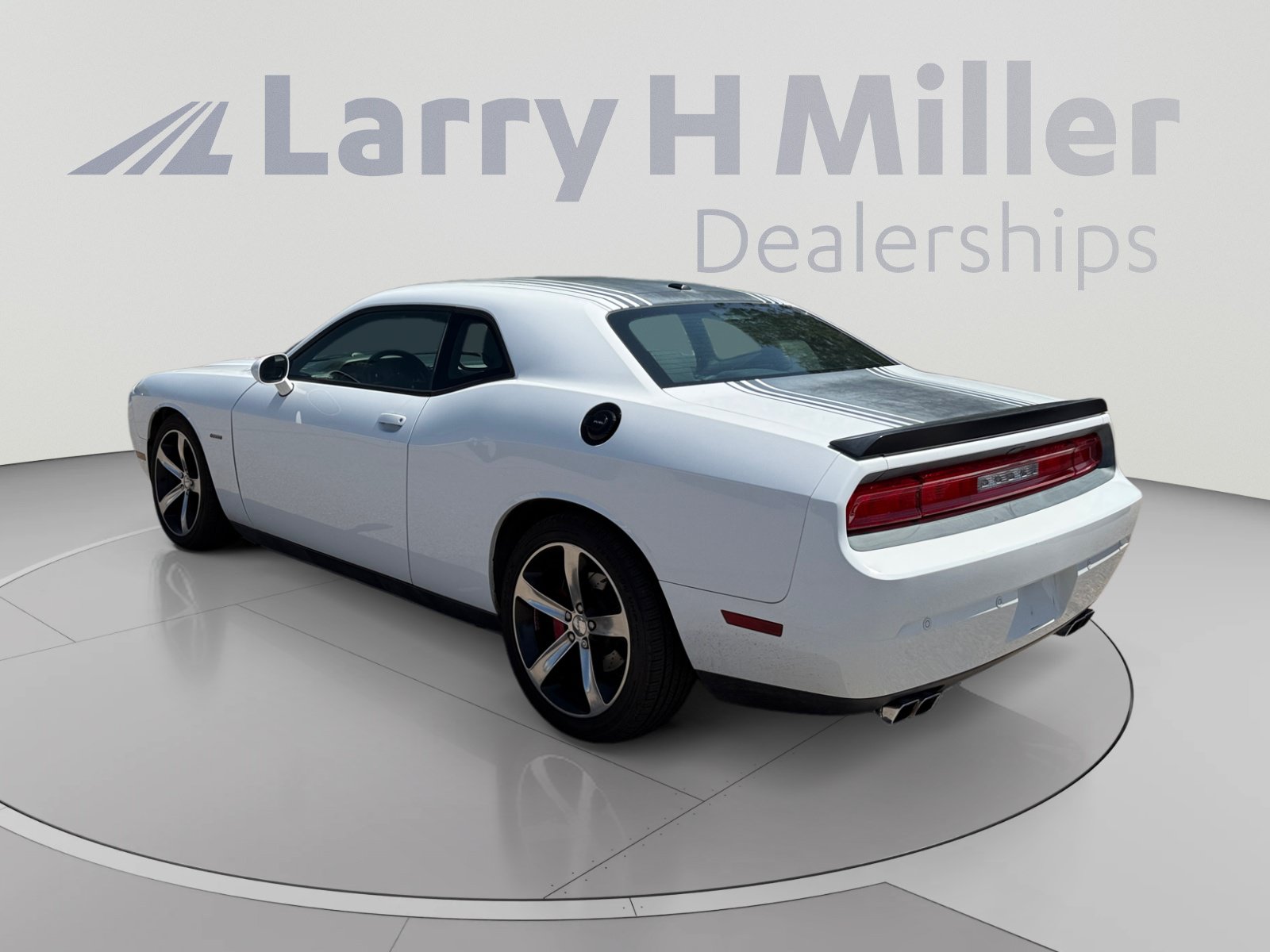 Used 2014 Dodge Challenger R/T RWD image 3