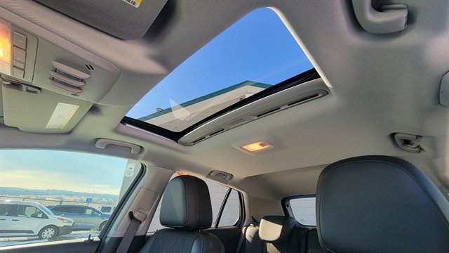 Used 2020 Chevrolet Trax LT w/ Sun & Sound Package image 31