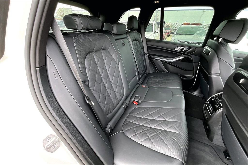 Used 2025 BMW X5 xDrive50e w/ M Sport Package image 32