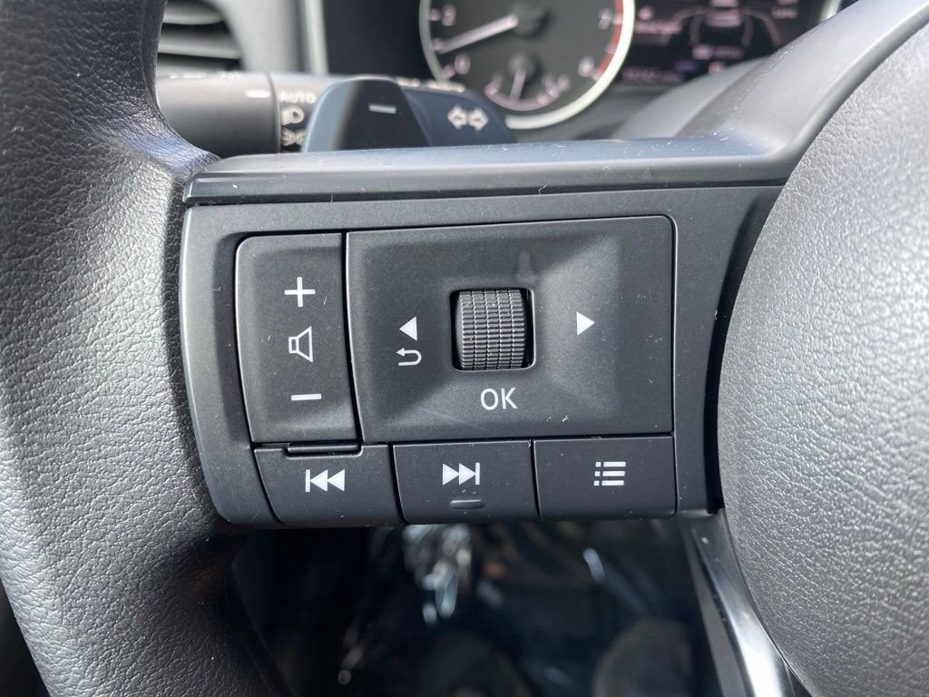 Used 2023 Nissan Rogue S AWD/4WD image 25