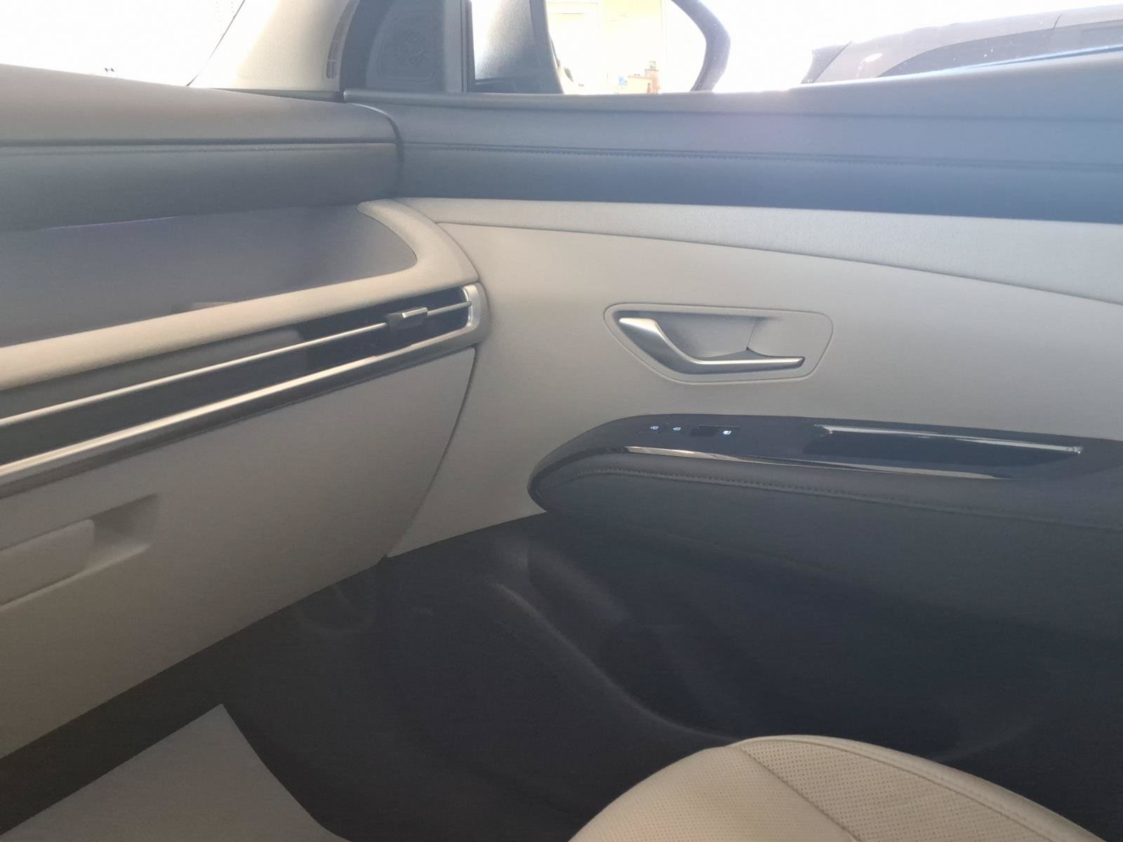 Certified 2025 Hyundai Tucson Limited AWD/4WD image 26