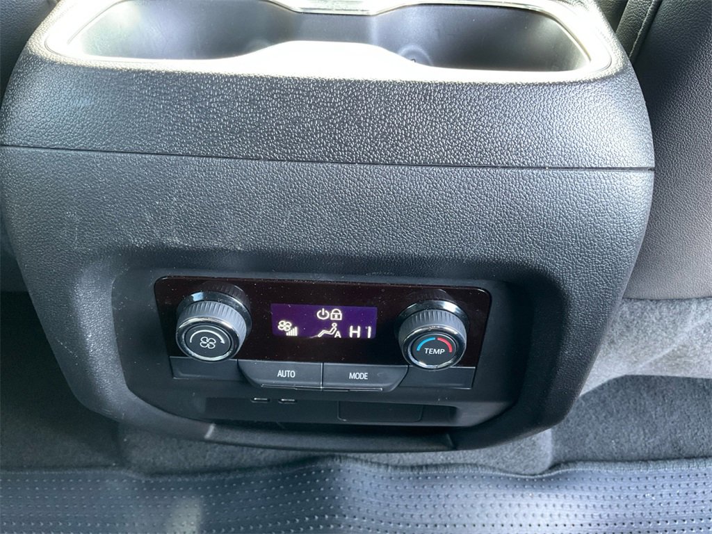 Used 2025 Chevrolet Traverse LT image 22