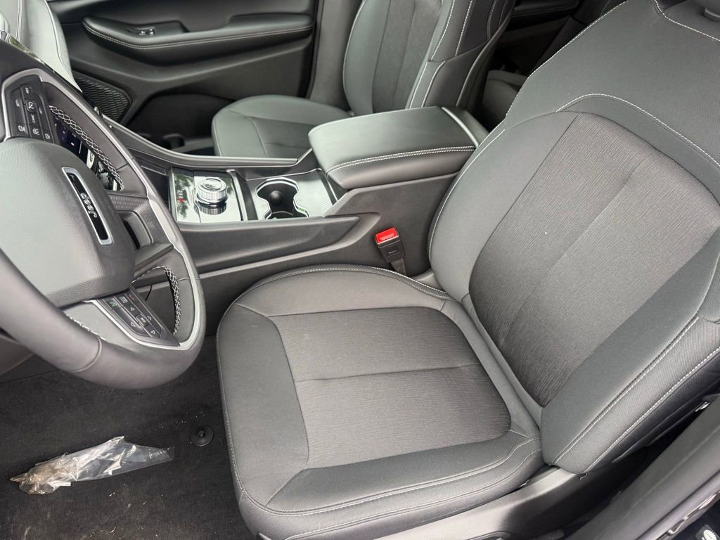 New 2025 Jeep Grand Cherokee Laredo w/ Luxury Tech Group I image 16