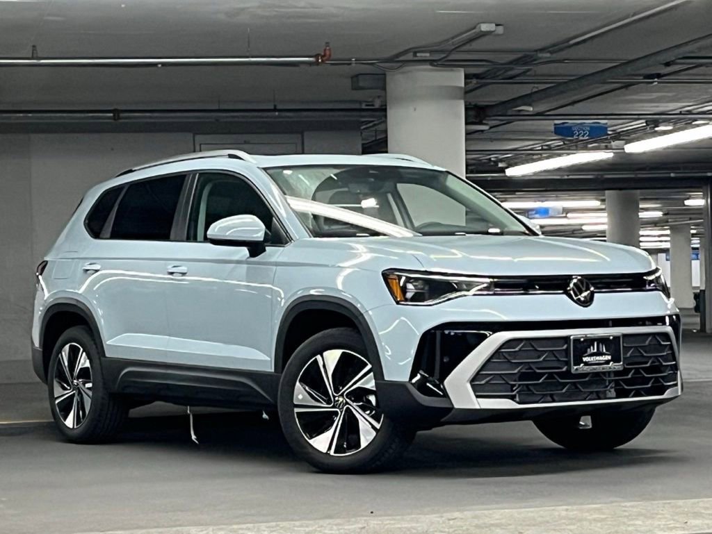 New 2026 Volkswagen Taos SE AWD/4WD image 2