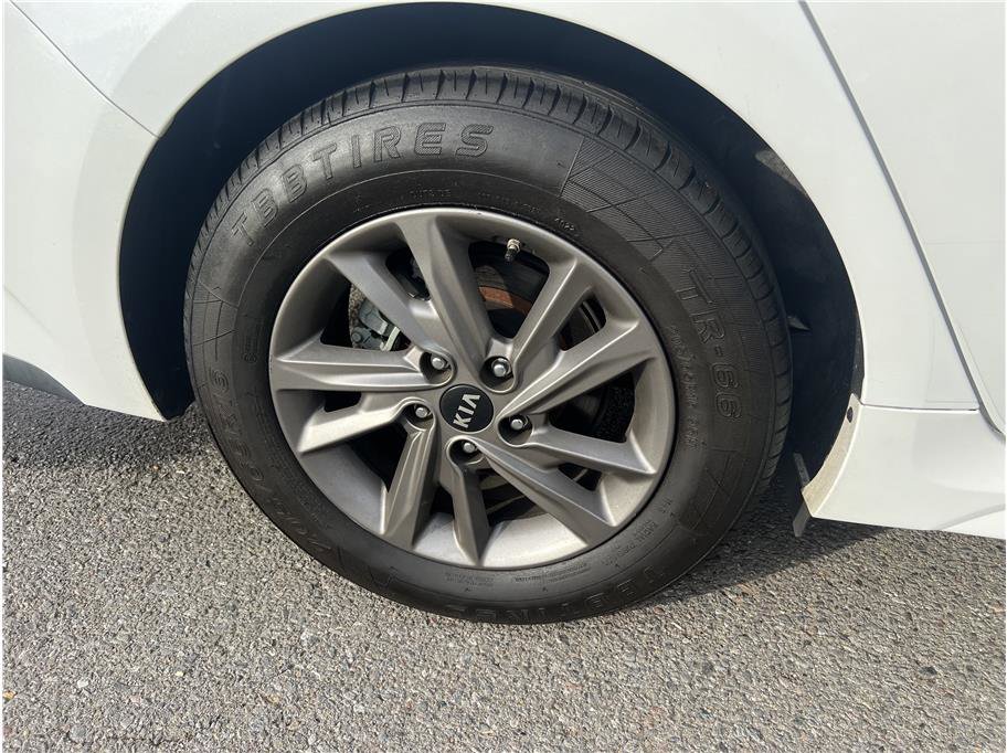 Used 2020 Kia Optima LX image 9