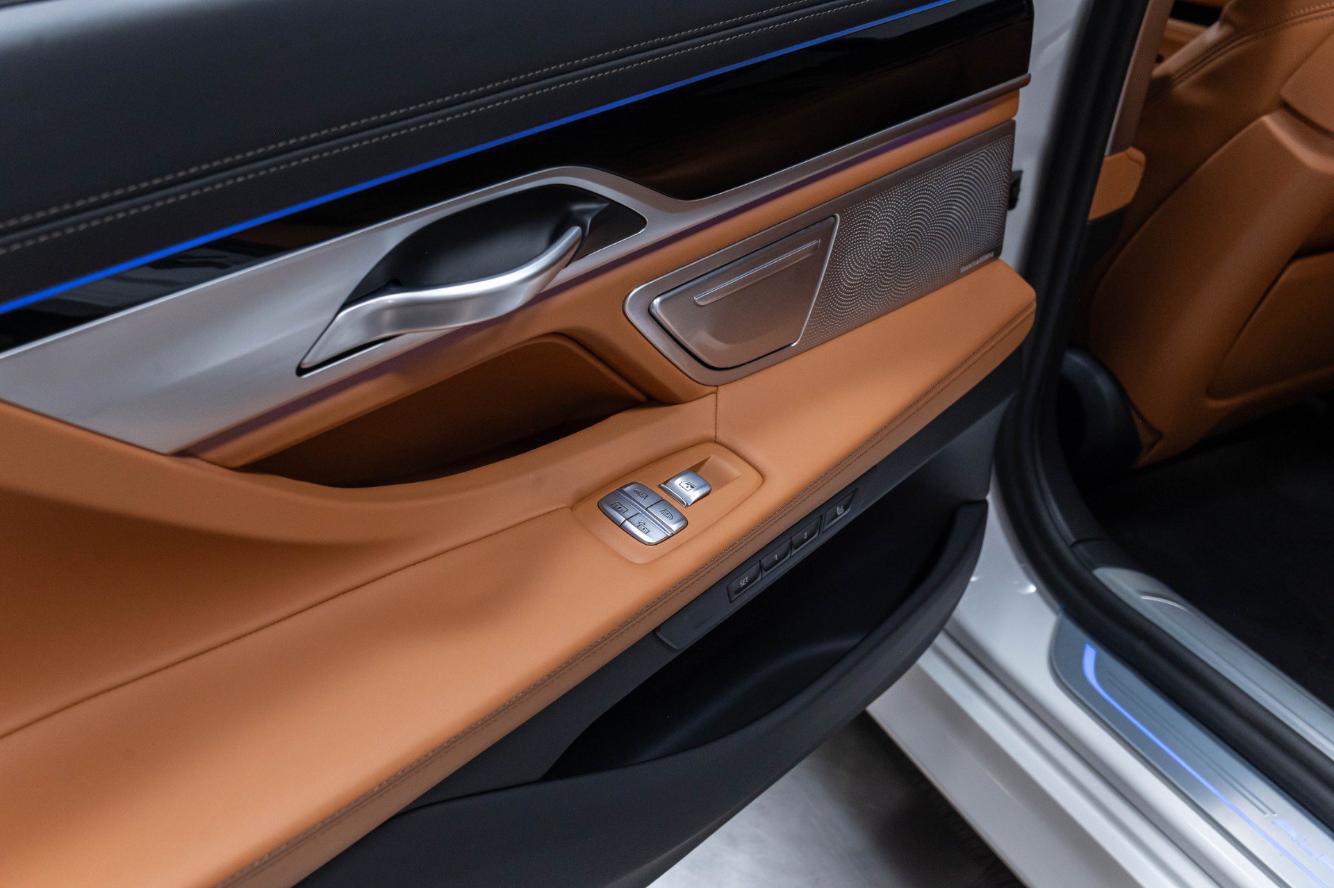 Used 2022 BMW ALPINA B7 xDrive AWD/4WD image 17