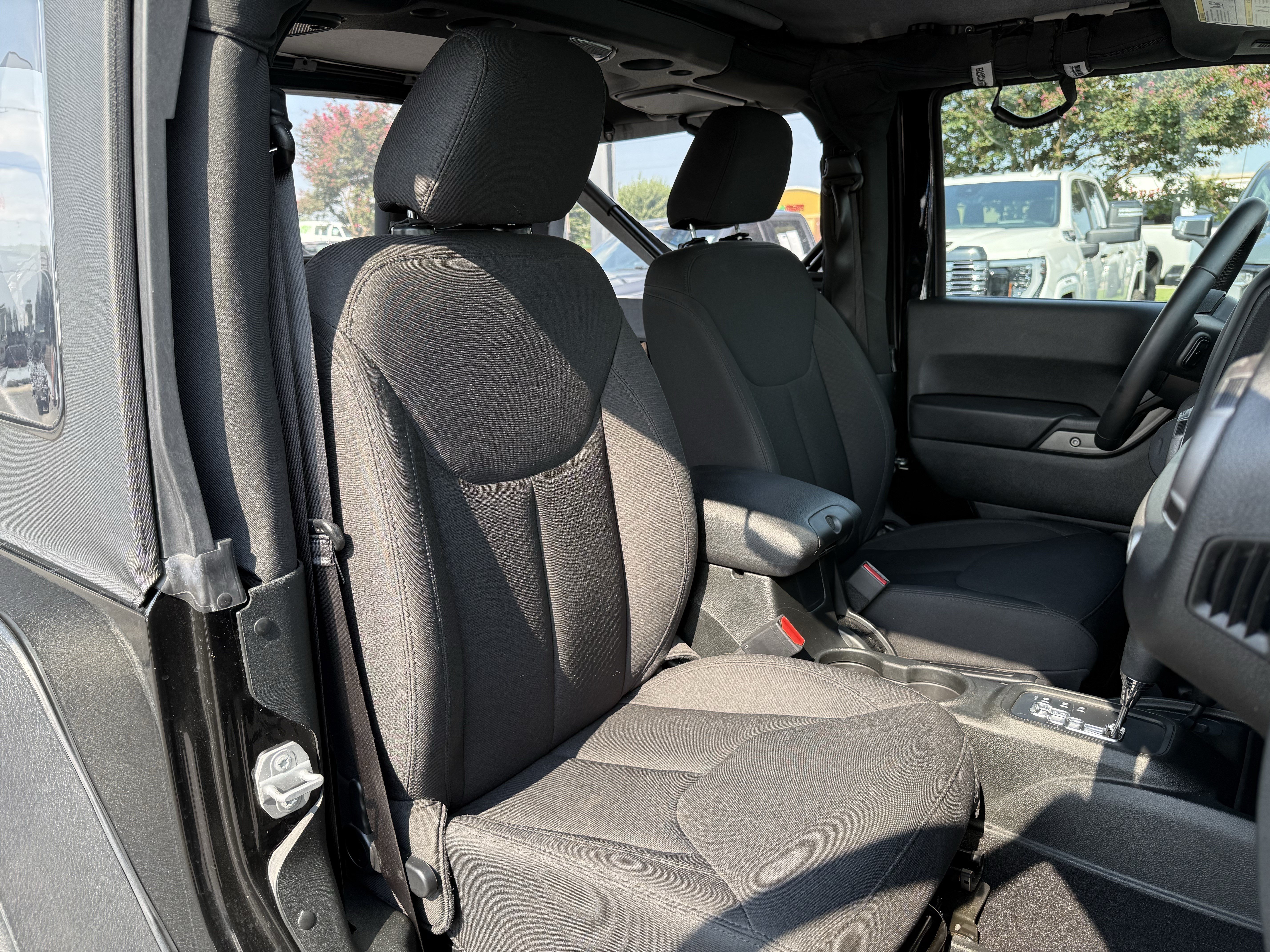 Used 2018 Jeep Wrangler Sport w/ Connectivity Group AWD/4WD image 32
