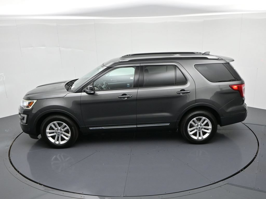 Used 2017 Ford Explorer XLT w/ Equipment Group 202A FWD image 19