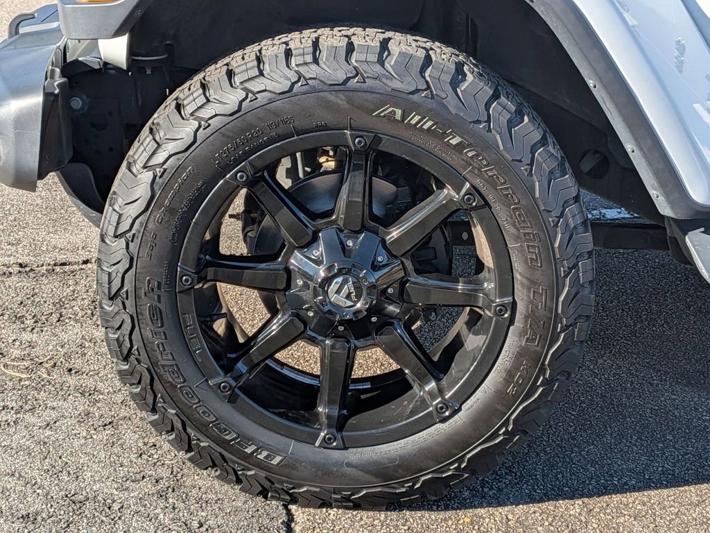 Used 2019 Jeep Wrangler Unlimited Sahara w/ Uconnect 4C Nav & Sound Group image 9