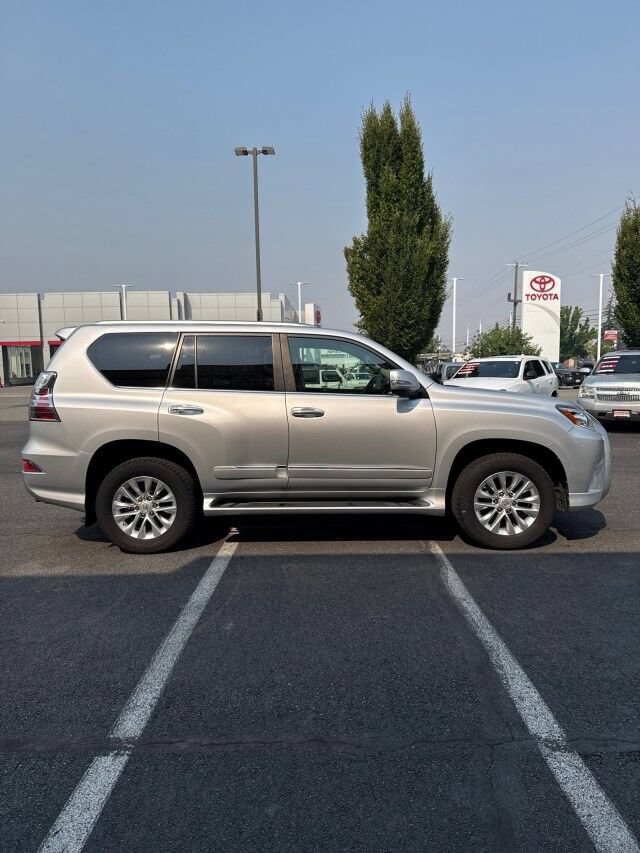 Used 2015 Lexus GX 460 w/ Premium Package AWD/4WD image 4