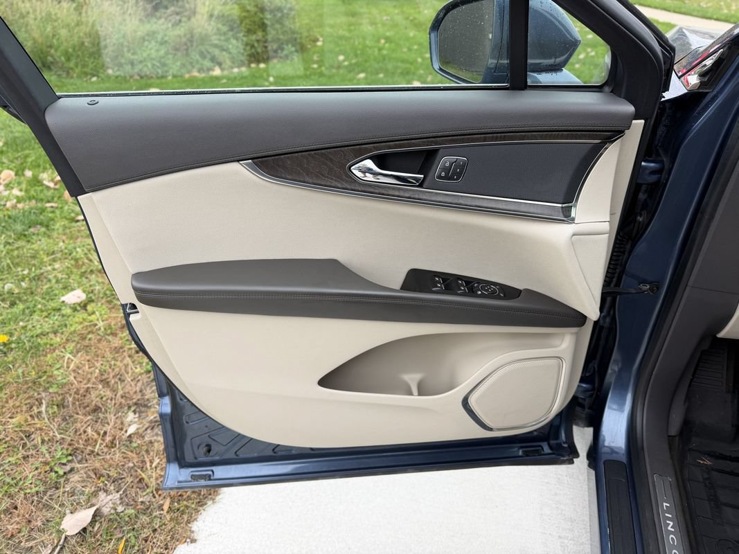 Used 2019 Lincoln Nautilus Select AWD/4WD image 16