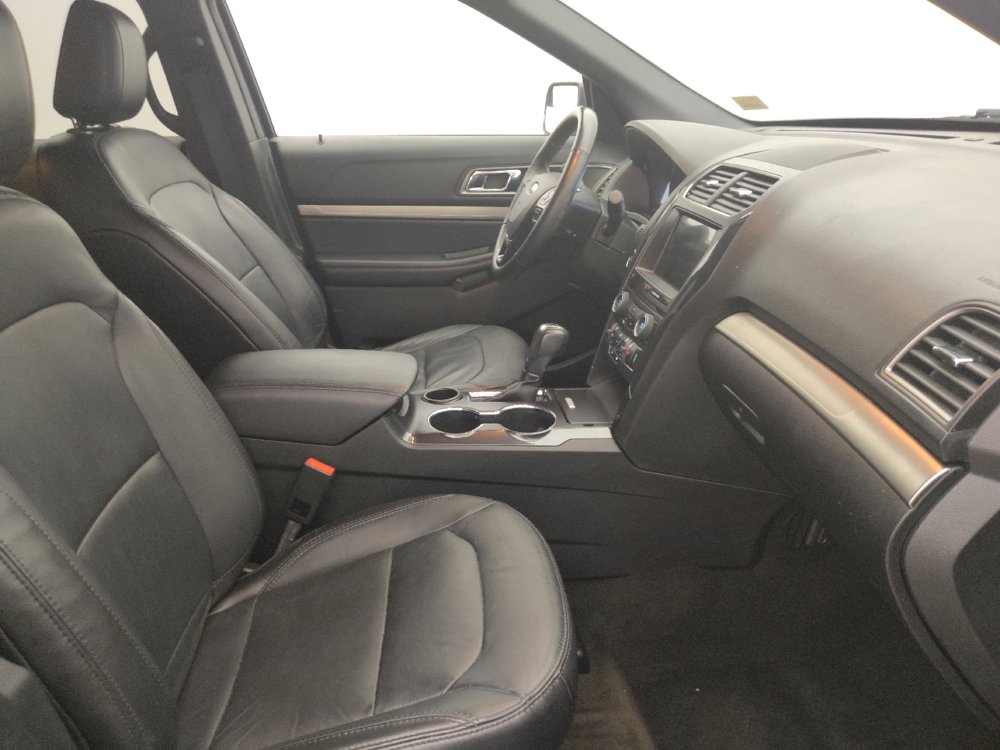 Used 2018 Ford Explorer XLT w/ Equipment Group 202A FWD image 21