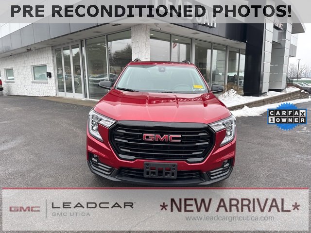 Used 2023 GMC Terrain SLT w/ Elevation Edition image 9