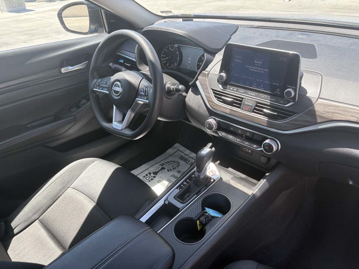 Used 2025 Nissan Altima 2.5 SV FWD image 16