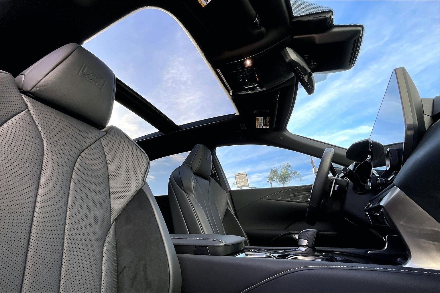 Used 2025 Lexus RX 500h F Sport w/ Convenience Package image 22