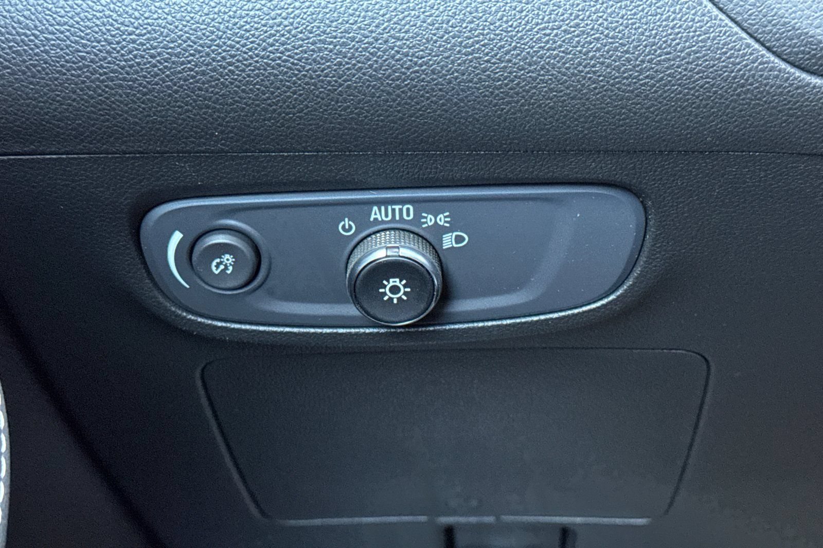Used 2024 Buick Encore GX Sport Touring AWD/4WD image 29
